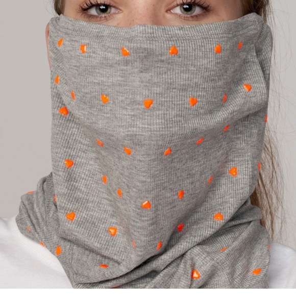 LELE SADOUGHI NWT AUTHENTIC HEATHER GREY HEART-STUDDED SOFT FACE MASK - Picture 1 of 5